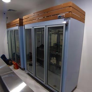 یخچال و فریزر درب دار ایستاده