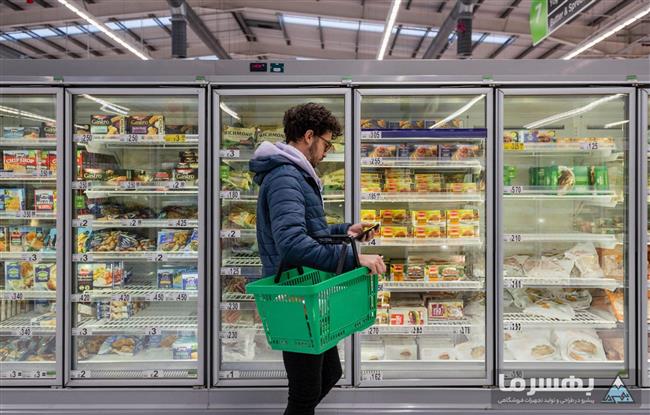 نحوه استفاده از یخچال فروشگاهی در سوپرمارکت محلی