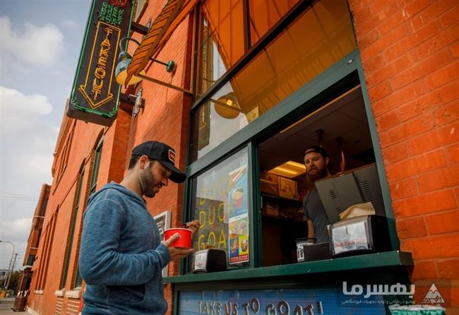 پنجره‌ دریافت سفارش در پیاده‌رو