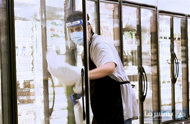 نظافت سطوح داخلی یخچال پرده هوا